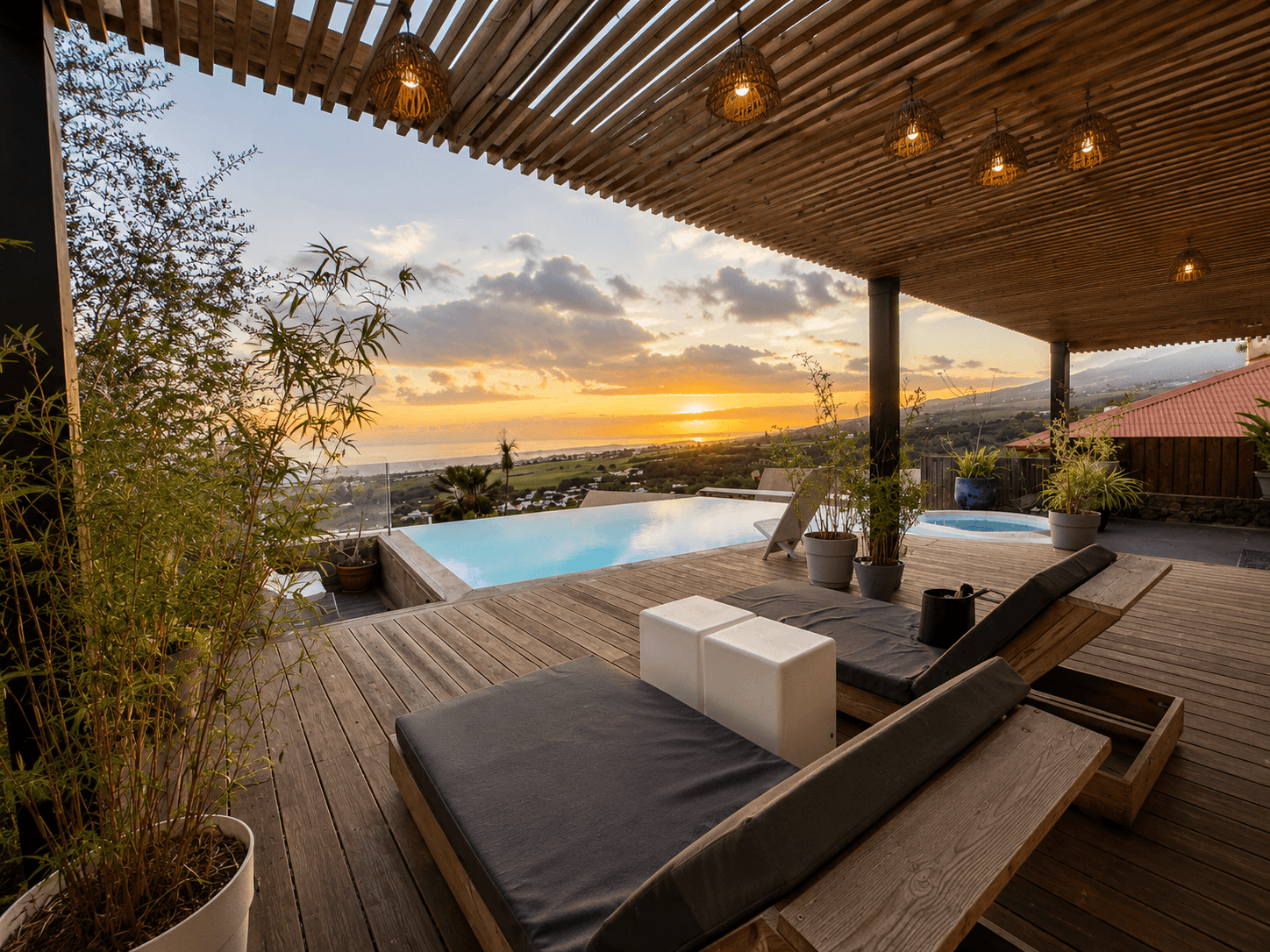 Villa d'exception avec vue panoramique, piscine à débordement, jacuzzi et sauna