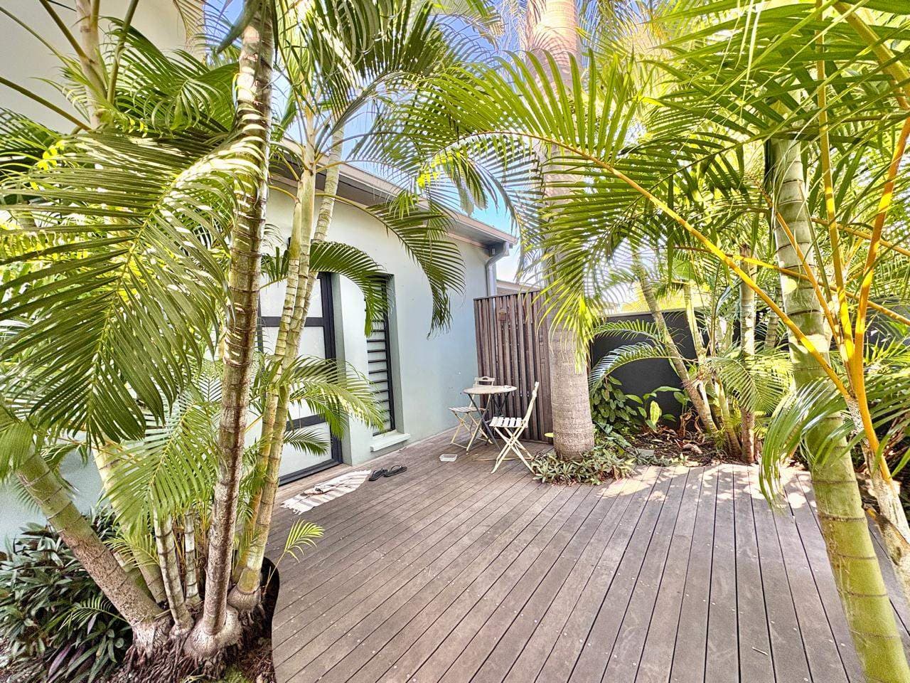 L’Étang-Salé : maison de 2016 côté forêt, emplacement rare, 3 chambres + bureau, grand garage et dépendance